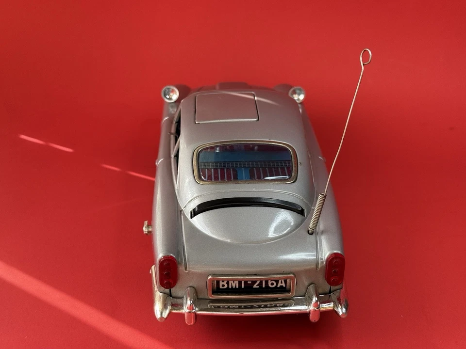 Gilbert Toys Japón Aston Martin DB5 1965 James Bond 007 en excelente estado Foto 3 de 4