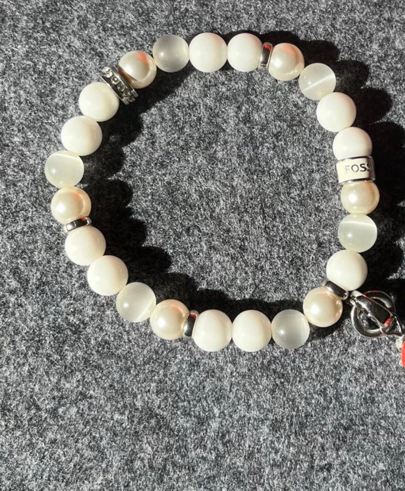 Weißes Perlenarmband mit Anhänger von Fossil Schmuck - Bild 2 von 4
