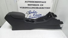 ARMLEHNE C VOOR Audi Q3 (8UB/8UG) SUV 2.0 TDI 16V 140 (CFFB) 2013