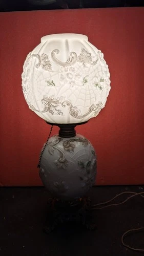 19c Victorian Milk Glass Spider Web Flowers Lamp FG Co Cast Iron Base Electric
