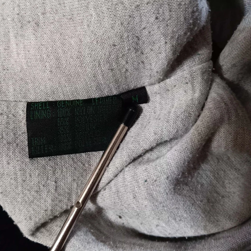 Autêntica Jaqueta Winlit 1969 Masculina M Couro de Cor Escura com Zíper Bolsos com Capuz  - Imagem 3 de 4