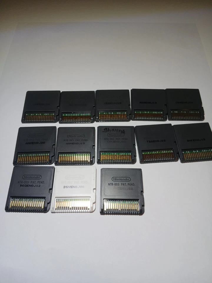 Lote 13DS Juegos y Estuche de Transporte Gamestop Foto 2 de 2