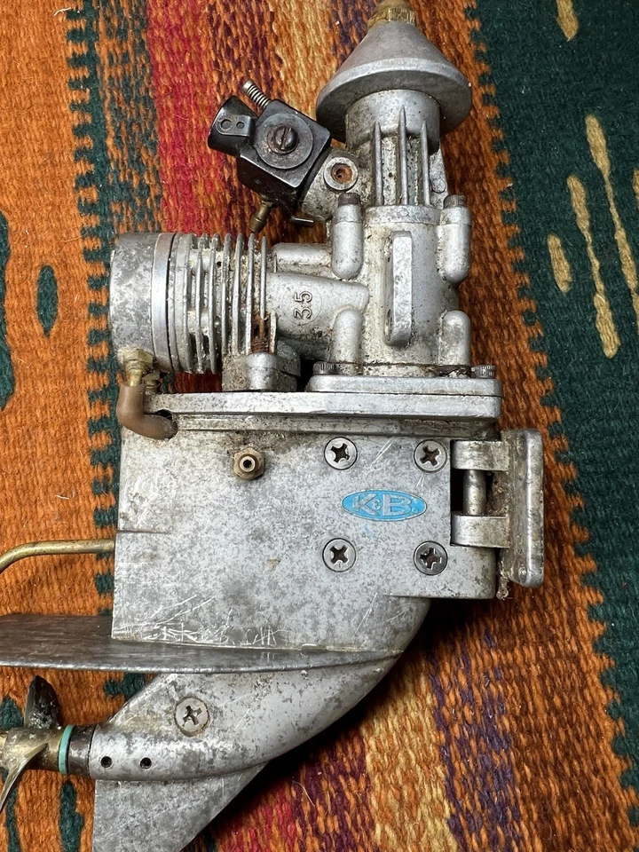 Motor fueraborda K&B 3,5 Nitro 2 tiempos brillante R/C barco marino sin probar Foto 3 de 4