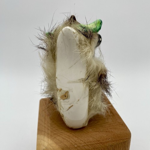Pacific Hand Painted Smiling Skunk Figurine Faux Fur Tail Ceramic Flower Hat - Picture 3 of 13