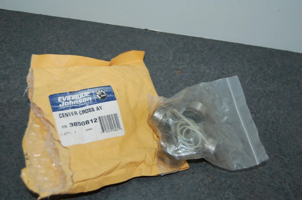 NEW GENUINE 3850812 U-Joint CENTER CROSS OMC OEM BRP FACTORY MARINE PARTS - Image 2 of 4