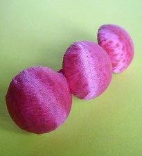 2032 / Three Round Rose Fabric Clasp