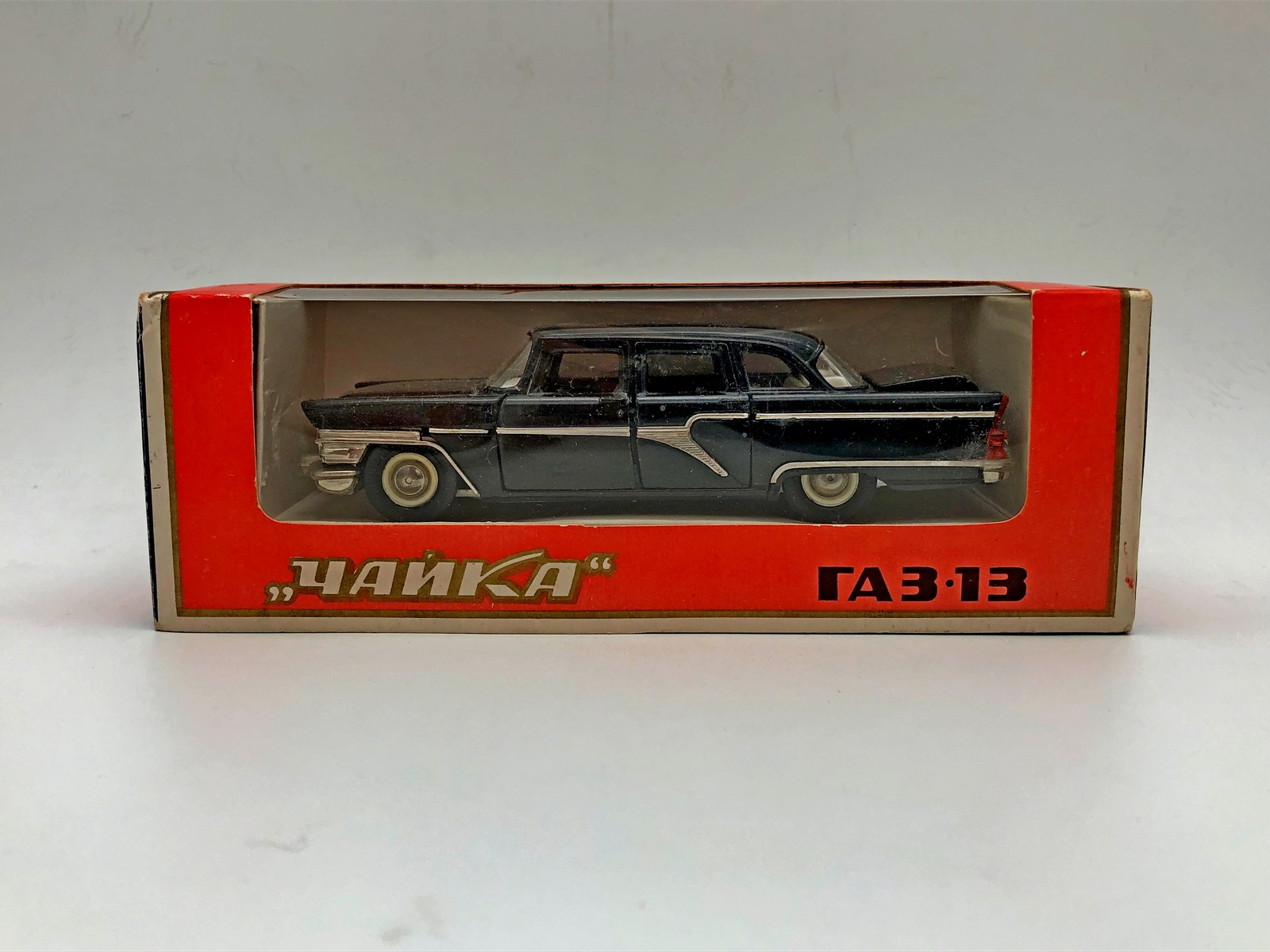 Chayka Gaz 13 A15 Vintage Model Car 1:43 Collectible Auto USSR 1988