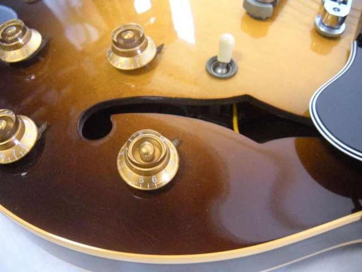 Gibson ES-335 Sunburst Made in USA 1982 Semi Hollow Body Gibson ES-335 Sunburst Made in USA 1982 Semi Hollow Body