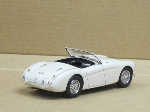 Austin Healey Roadster Cabrio in weiß ohne Box Spark 1:43 - Bild 2 von 4