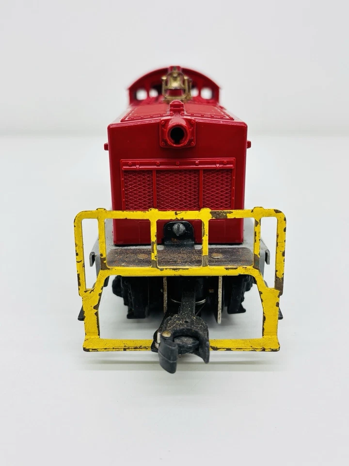 Lionel Postwar MKT NW-2 Diesel Switcher 600 Red w/ Yellow Rails Runs - Image 3 of 4