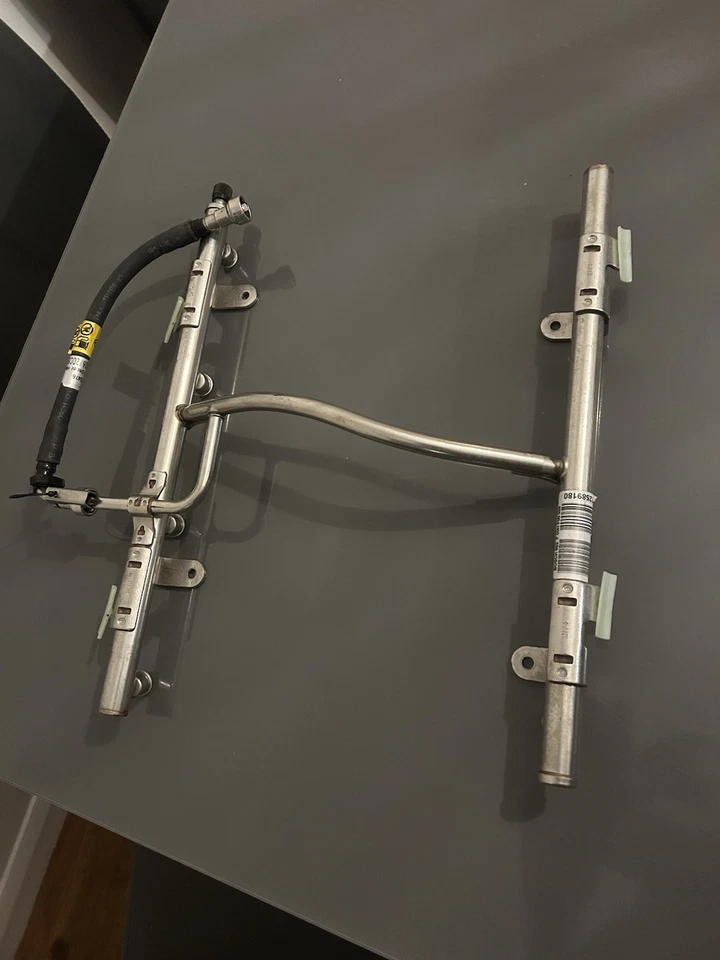 Fuel Rail Corvette C6 6.0L LS2 Fuel Injector - Image 2 of 3
