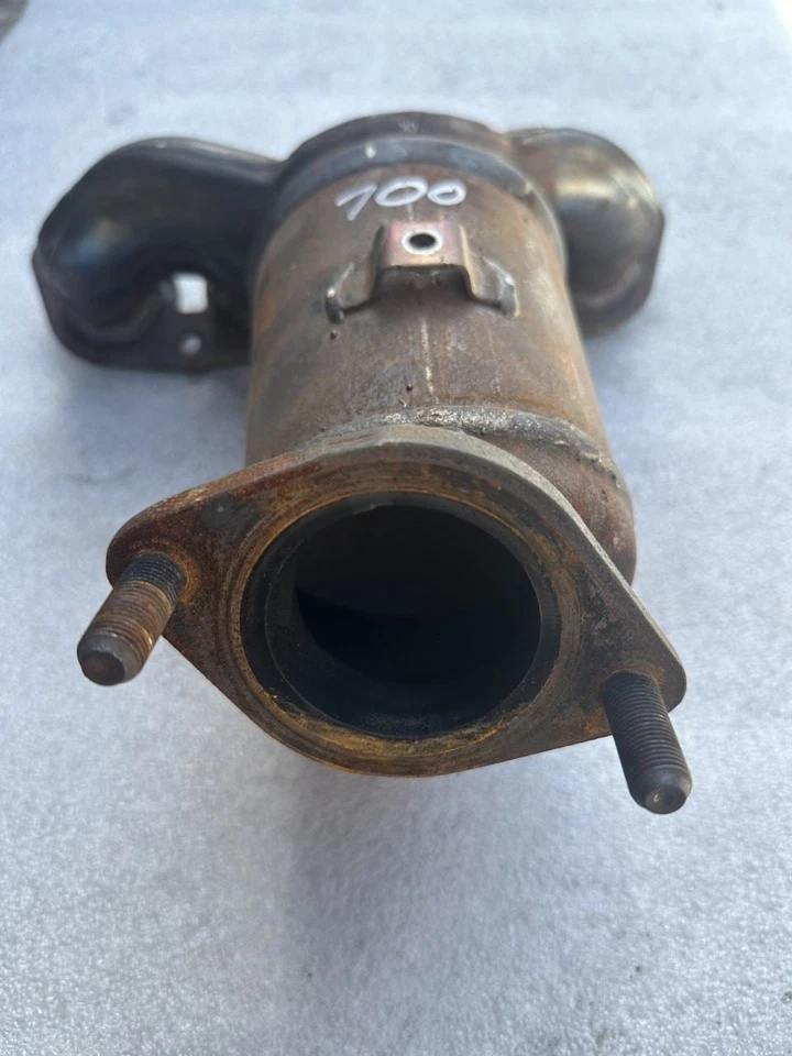 Hyundai Tucson 2021 colector de escape 2,0 L AWD ULEV70 solo 20 k millas 28510-2EPE0 Foto 3 de 4