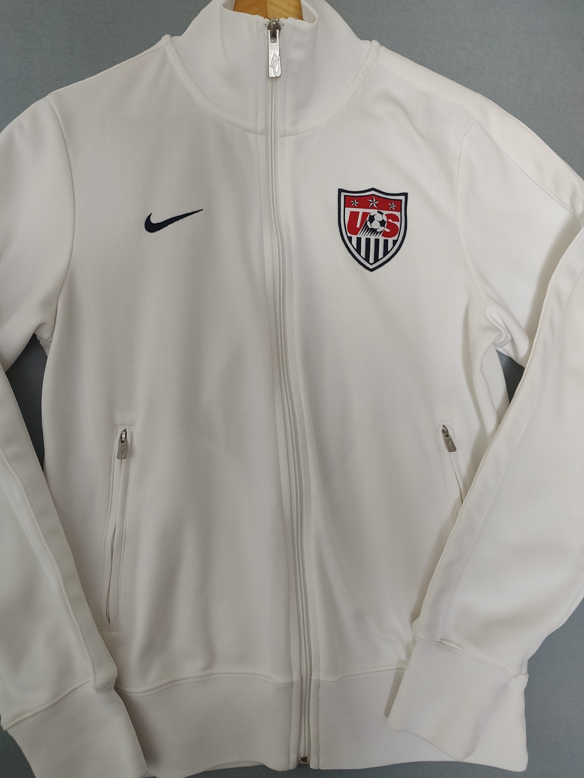 SACAI X NIKE Giacca Uomo Ufficiale Nike Team USA Calcio Calcio Pista Zip Up Bianca Taglia Small