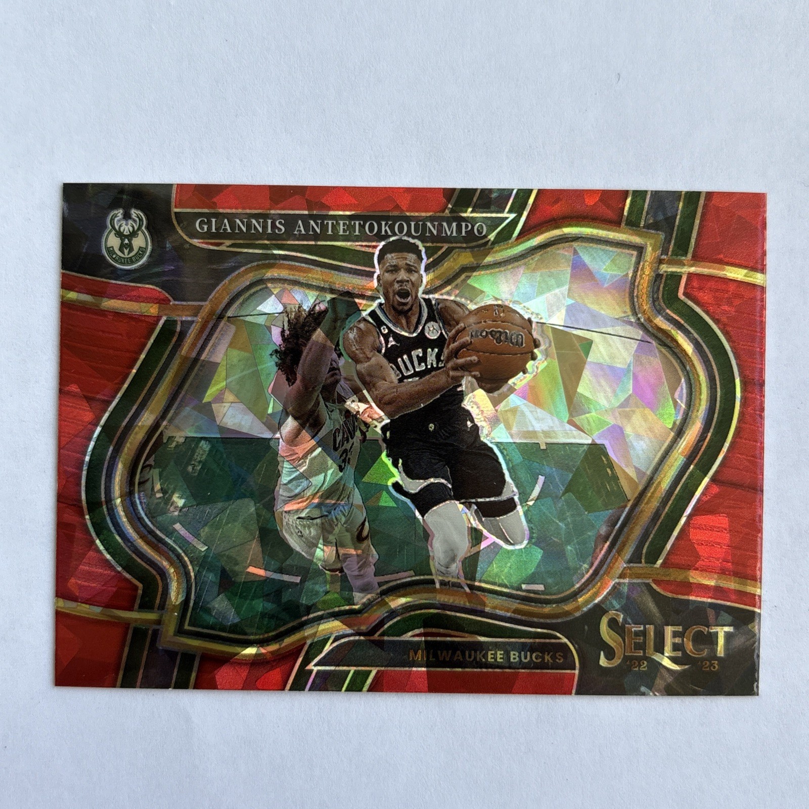 GIANNIS ANTETOKOUNMPO #261 2022-23 PANINI SELECT BUCKS RED ICE COURTSIDE