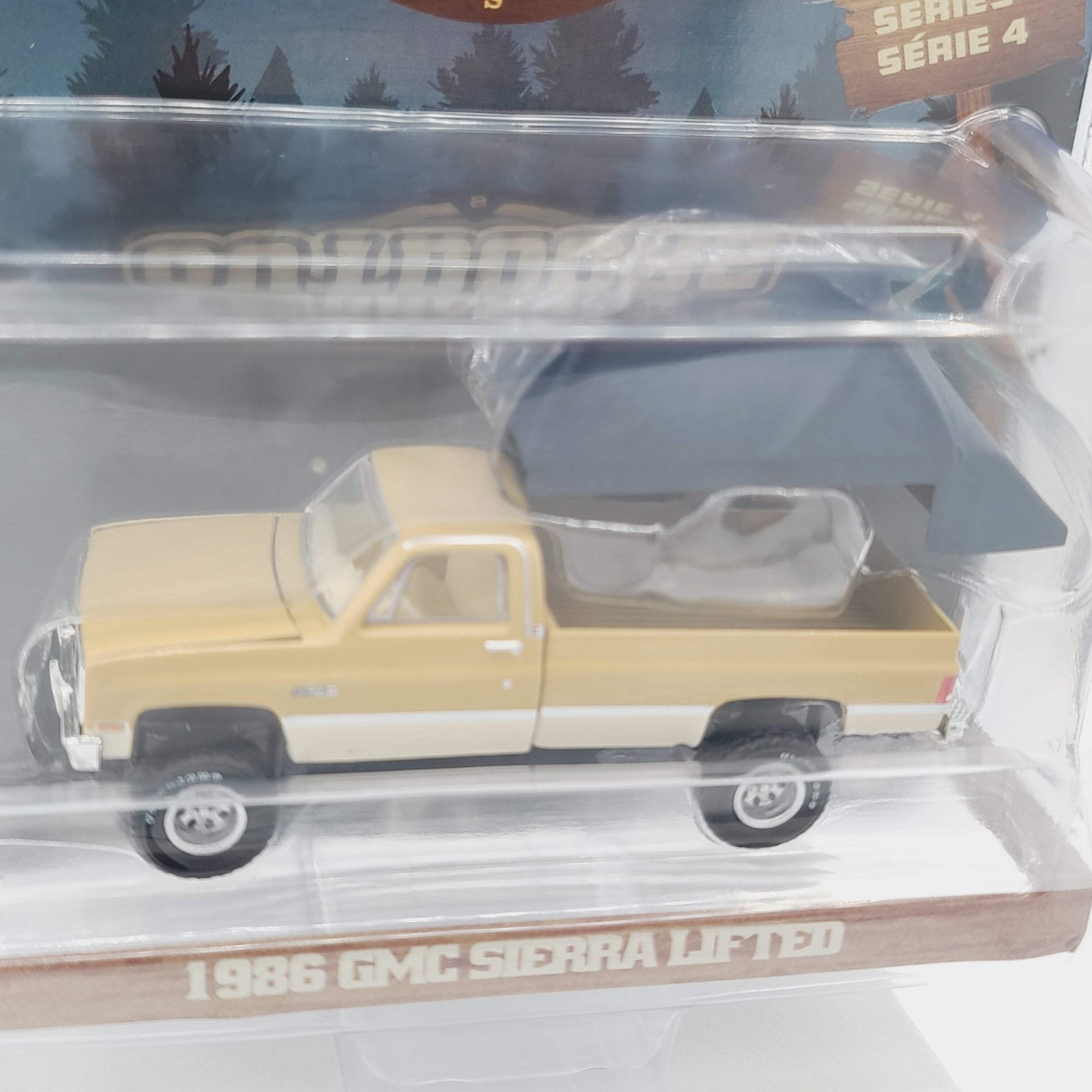GreenLight '86 GMC Sierra Lifted - 1:64 (2026 The Great Outdoors Series 4)