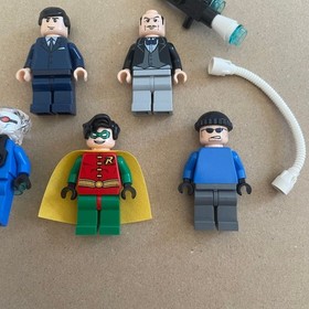 [LEGO] Batman 7783 Batcave Penguin Mr Freeze Figures