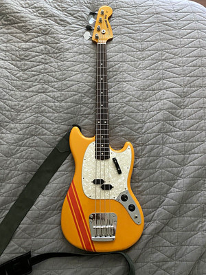 Fender Mustang Bass 4-String Solid Body Right-Handed Orange w/ Gig Bag Strap