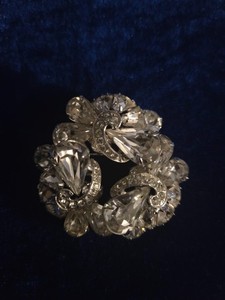 Gorgeous Eisenberg brooch with matching earrings