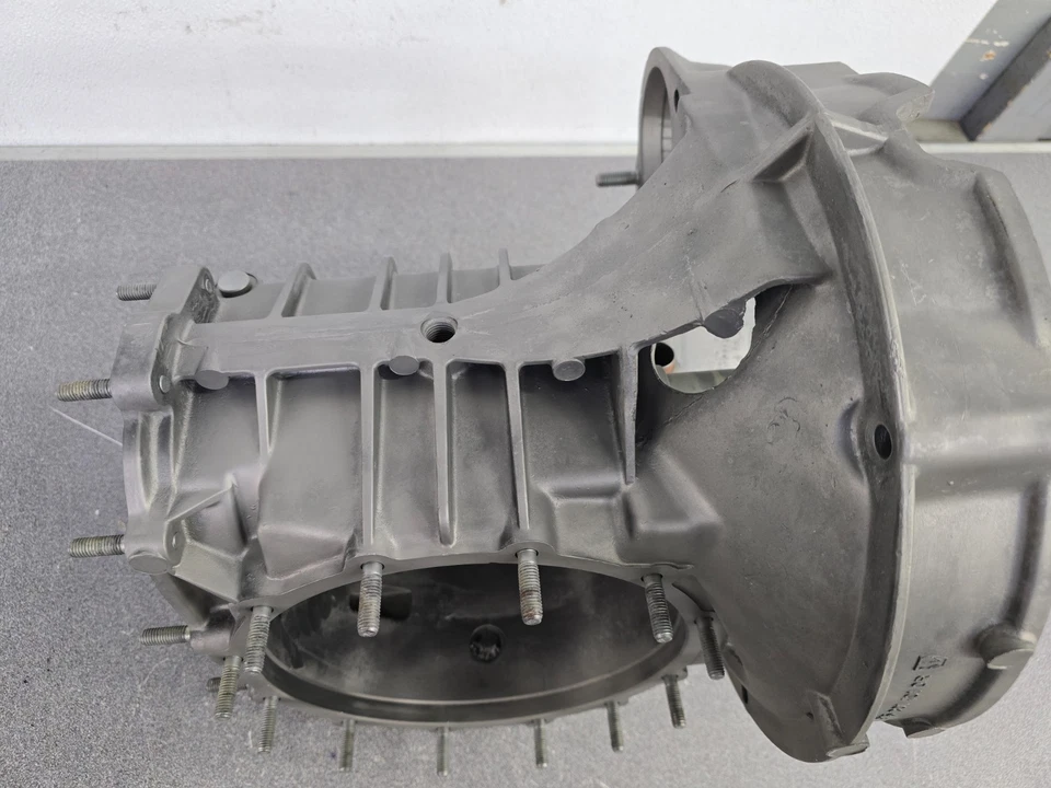 MUY BONITO USADO ORIGINAL PORSCHE 911 915 TRANSMISIÓN MAGNESIO CAMPANA CARCASA 1974 Foto 3 de 4