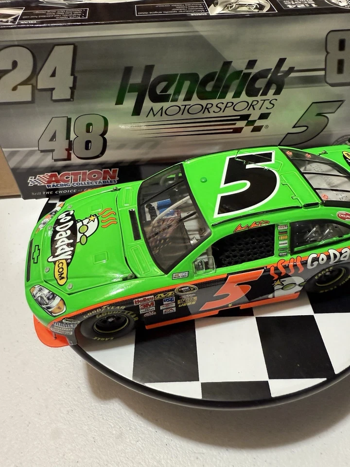 Mark Martin #5 GoDaddy 2010 COT CAR OF TOMORROW 1/24 Nascar Diecast - Image 4 of 4
