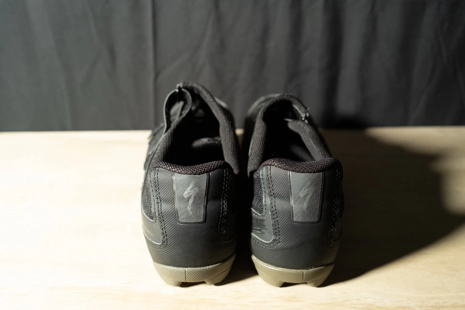 Zapatillas de ciclismo deportivas especializadas MTB para hombre EU 42 US 9 negras bicicleta de montaña sin clip Foto 3 de 3