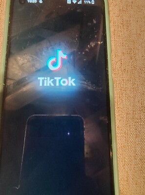 OnePlus Nord N20 5G - 128 GB with TikTok downloaded and capcut