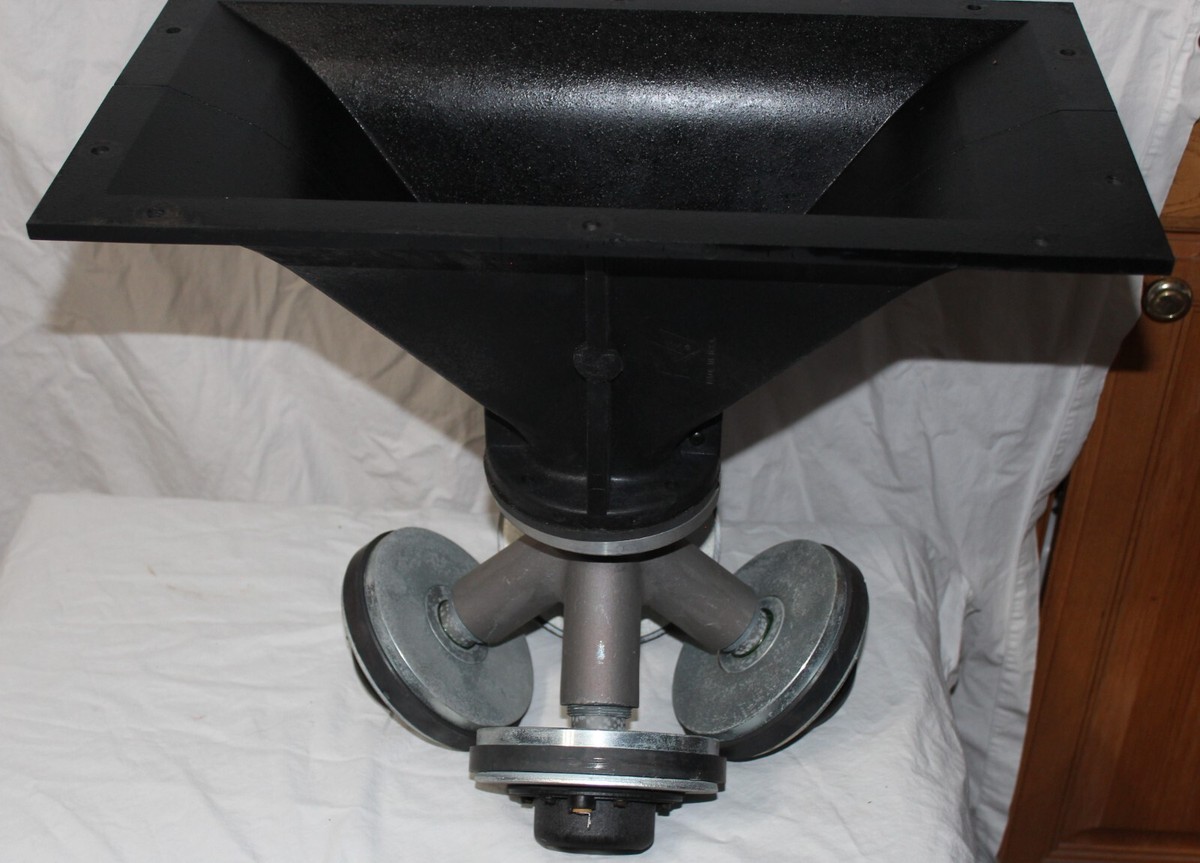 4 Peavey 22A + Compression Drivers coupled CH5 Horn by 4-driver