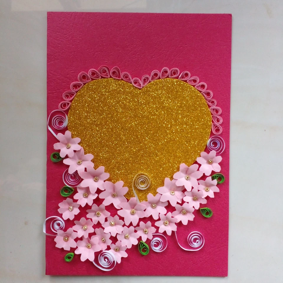 Saludo acolchado de papel hecho a mano de Sri Lanka con corazón para aniversario, boda Foto 2 de 4