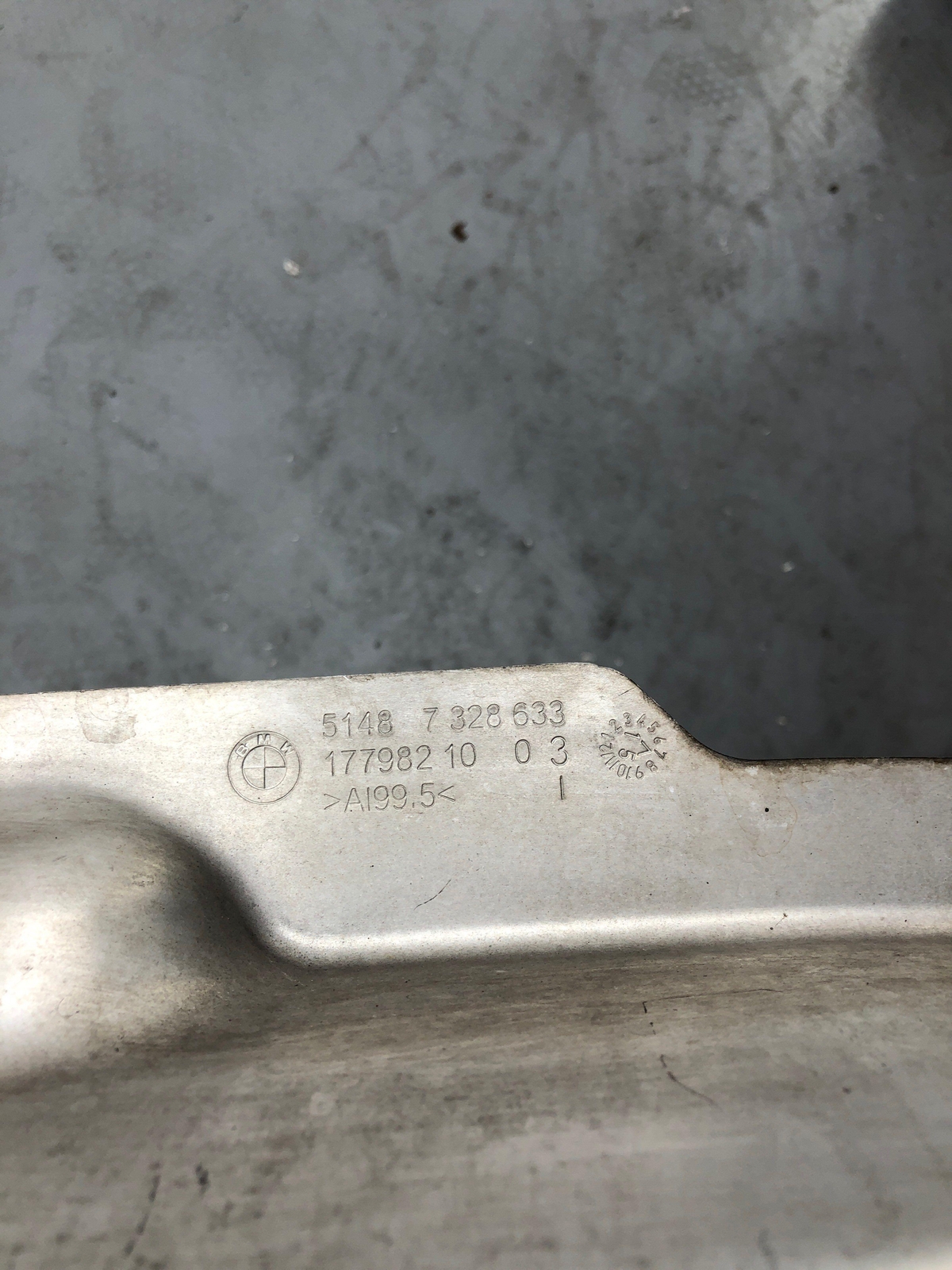 2014-2020 BMW I8 REAR BUMPER EXHAUST HEAT SHEILD PANEL COVER 7328633 OEM 2015