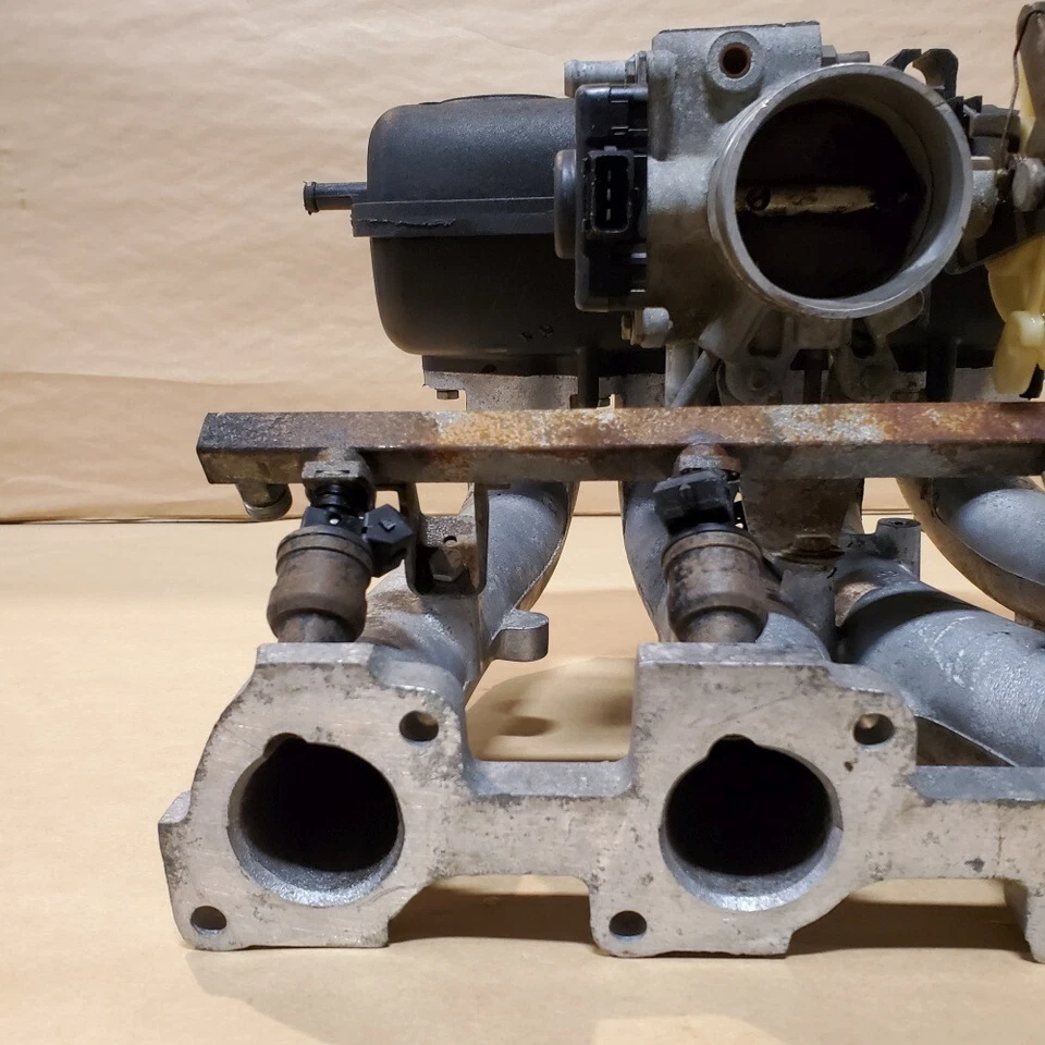 Colector de admisión y carrocería del acelerador OEM 1984-1991 PEUGEOT GLS 2,2 L 9151229780 Foto 2 de 4