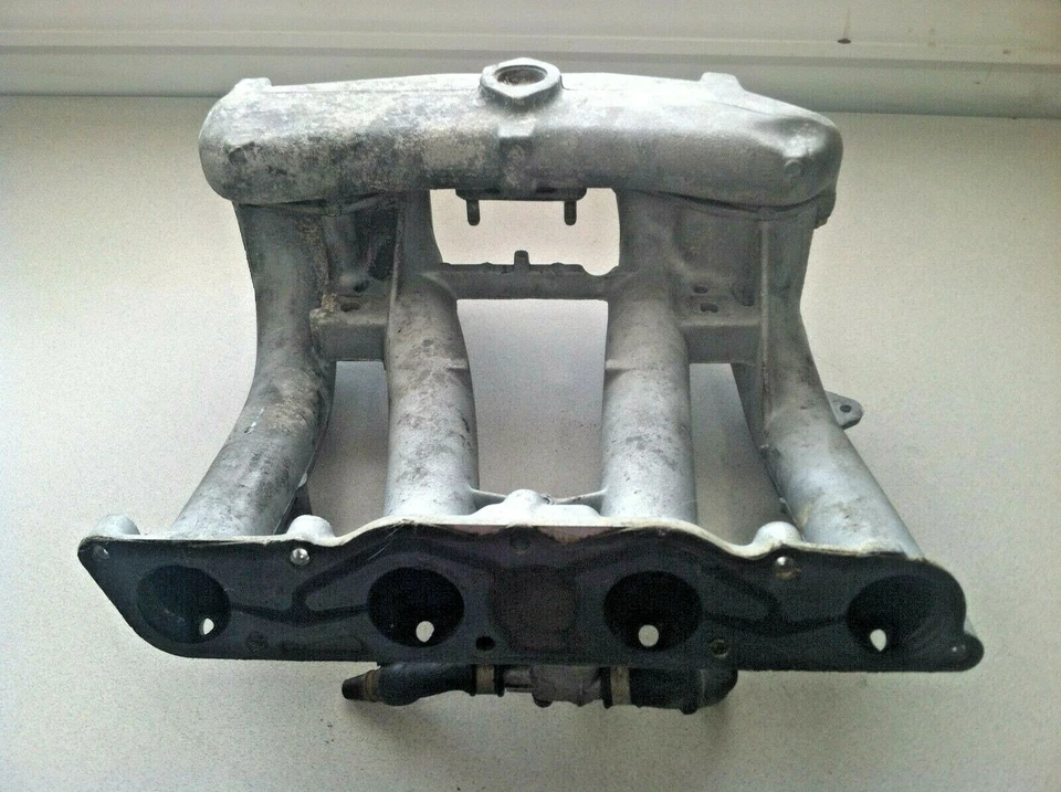 Mercedes-Benz 190e W201 1987-1993 ~ colector de admisión Foto 3 de 4