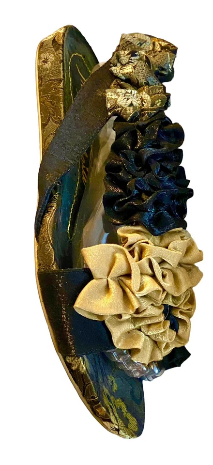 ELECCIÓN IRREGULAR BINGO MEJORES SANDALIAS NEGRAS-DORADAS CON CORDONES, VOLANTES, TALLA 40.5/9.5 Foto 3 de 4