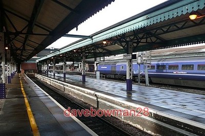 FOTO LESESTATION BILD IST VOM ÖSTLICHEN ENDE DES PLATFOR