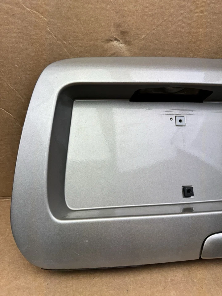 Задняя панель номерного знака багажника 2002-2009 Chevy TrailBlazer от оригинального производителя серая/серебристая *читайте - Изображение 2 из 4