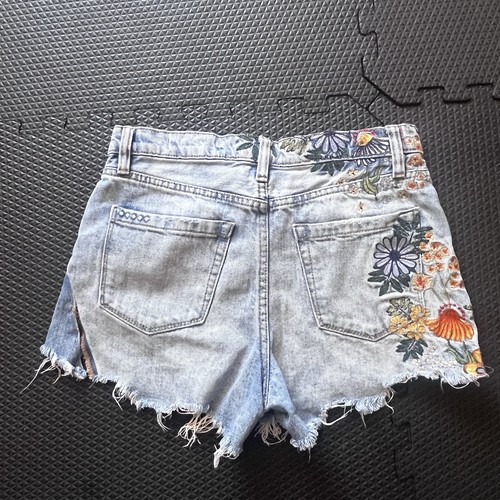 Distressed Blank NYC The Barrow Embroidered Denim Cutoff Shorts Sz 26 Preowned - Picture 13 of 13