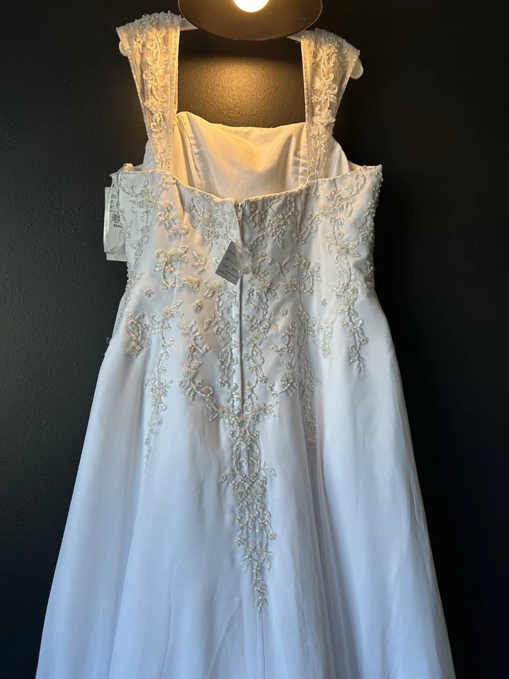 Size 22 David’s Bridal Wedding Dress New With Tags Never Worn White Beaded Lace - Image 2 of 4