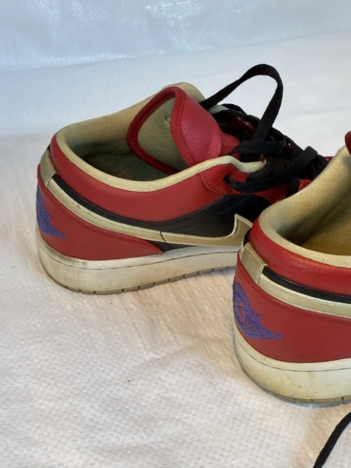 Nike Jordan 1 Retro Bajo Gimnasio Rojo Dorado Tenis 553558-613 Talla 11.5 M Para Hombres OG 2013 Foto 4 de 4