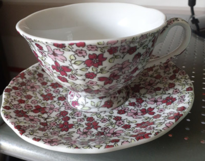 Vintage Bone China Chintz Chelsea ''Two's Company'' Tasse und Untertasse
