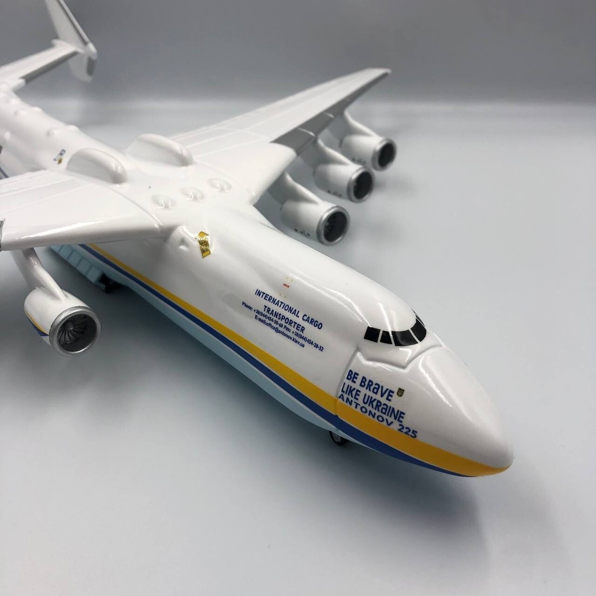 Official Exclusive model Antonov 225 Mriya scale 1/200 