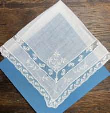 ANTIQUE LACE - HANDKERCHIEF embroidery and lace Valenciennes