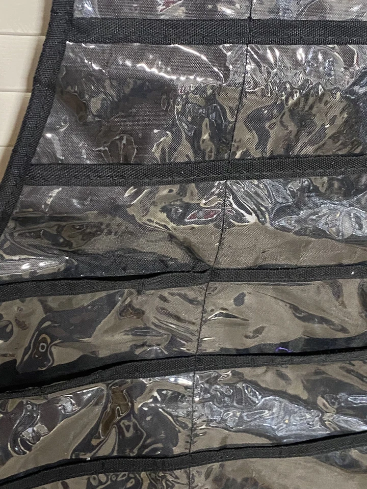 Organizador de Joyería Colgante UMBRA Pequeño Vestido Negro 39 Bolsillos 24 Aros Traseros Usado en Excelente Condición Foto 4 de 4