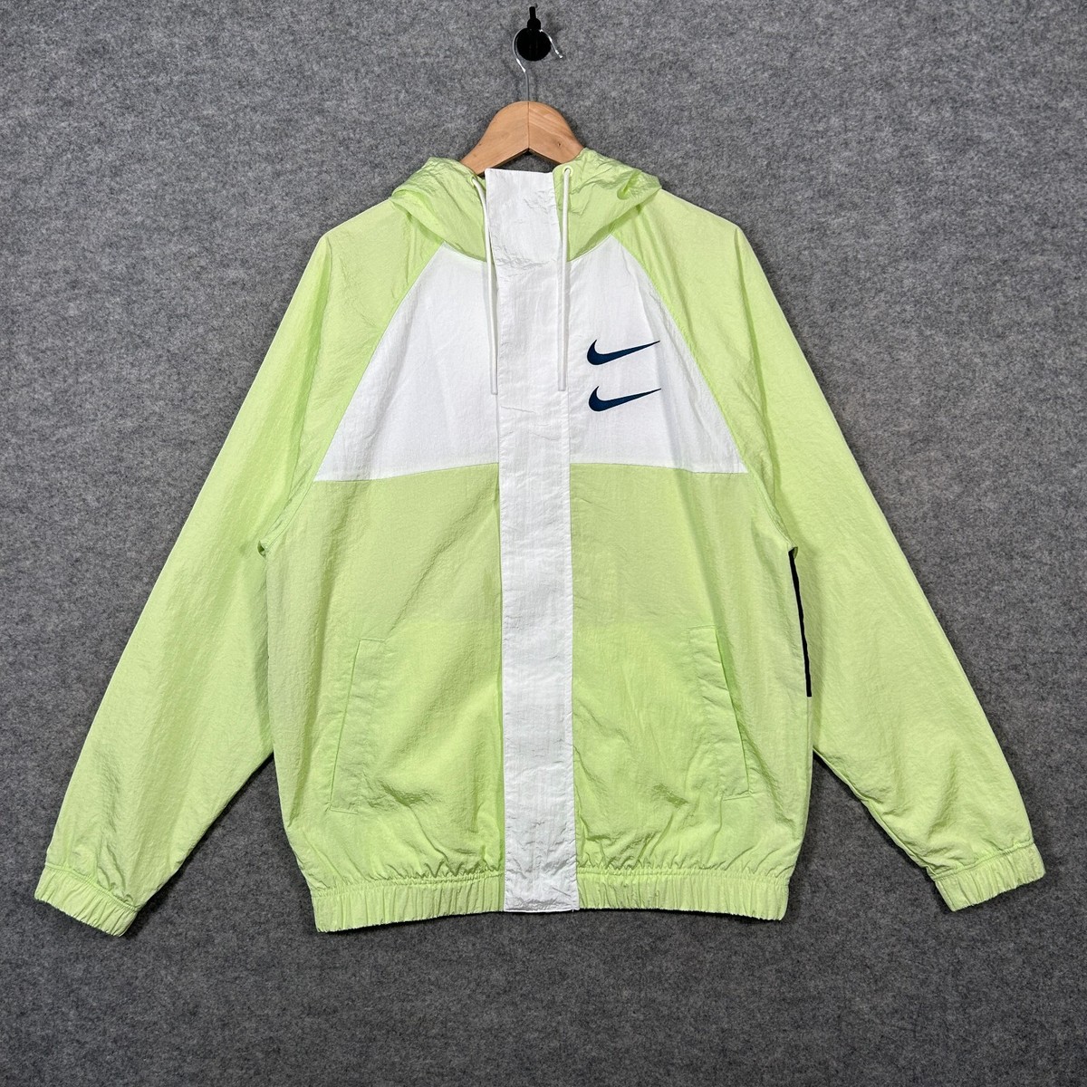 nike windbreaker volt