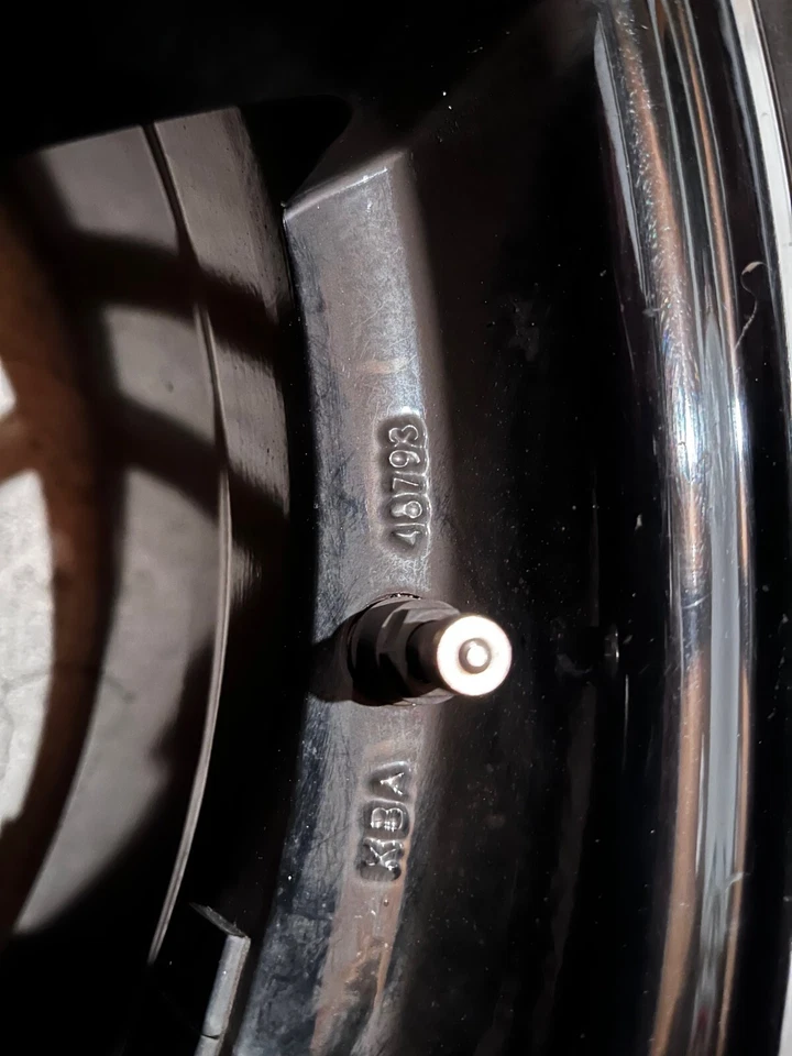 1 Satz BMW 1-er Sommerreifen 225/45/17 auf Platin-Alufelgen (4 Stück) - Bild 3 von 4