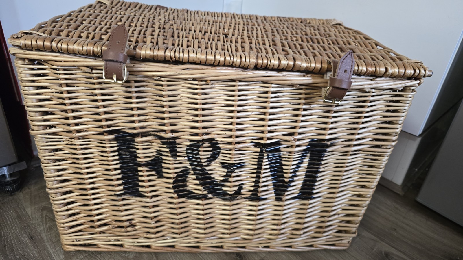 Authentic Large Fortnum And Mason F&M Picnic Hamper Basket Storage Coffee Table