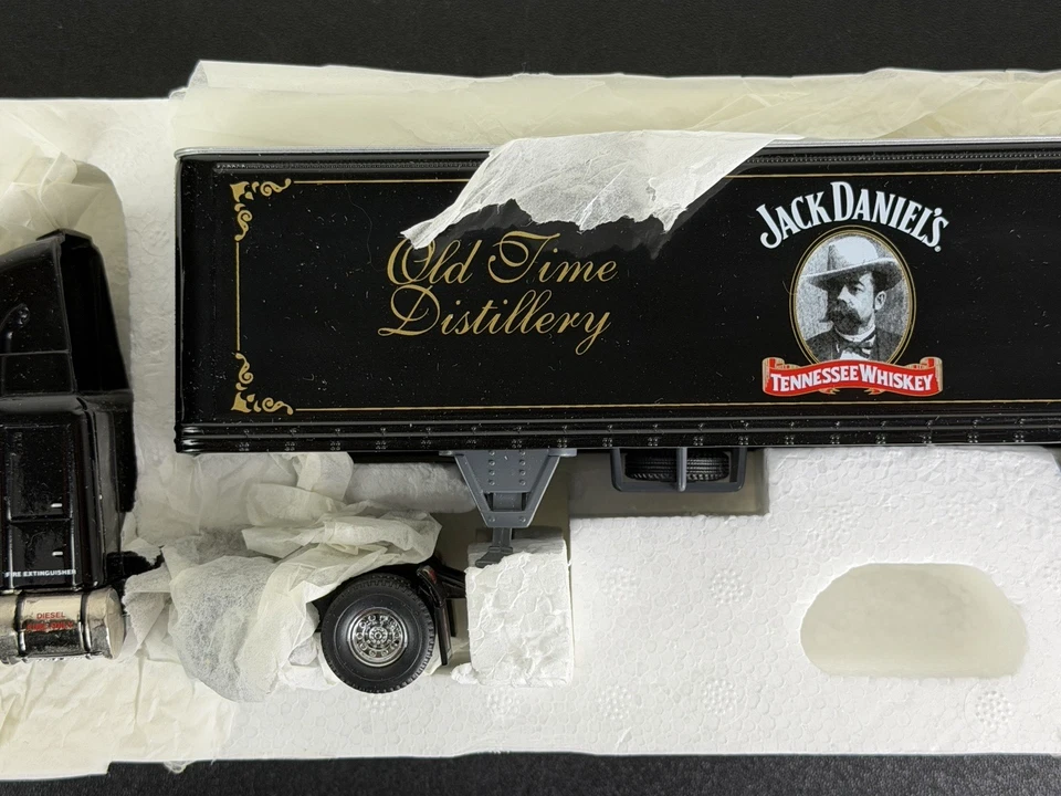 1:58 Matchbox Dinky Kenworth W900 Jack Daniels Truck & Trailer Diecast DYM37904 - Image 4 of 4