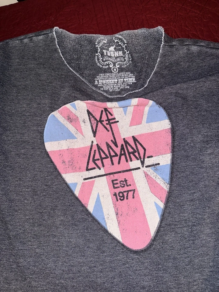 Def Leppard TRUNK LTD Size Medium Wide Neck Long Sleeve Unisex - Image 3 of 4