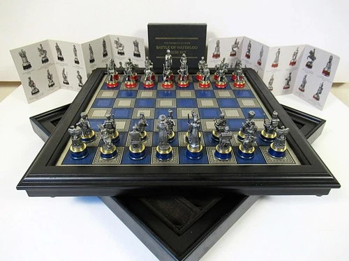 VINTAGE CHESS SET FRANKLIN MINT  BATTLE OF WATERLOO  AND CHESS CABINET