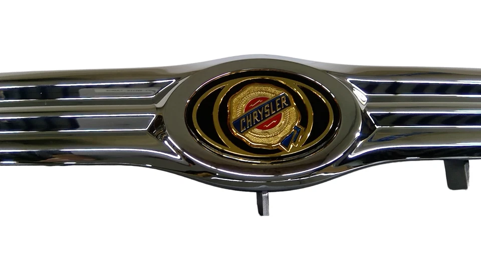 REJILLA RADIADOR CHRYSLER SEBRING 2004-2006 4805892AC - NUEVO OEM Foto 2 de 3