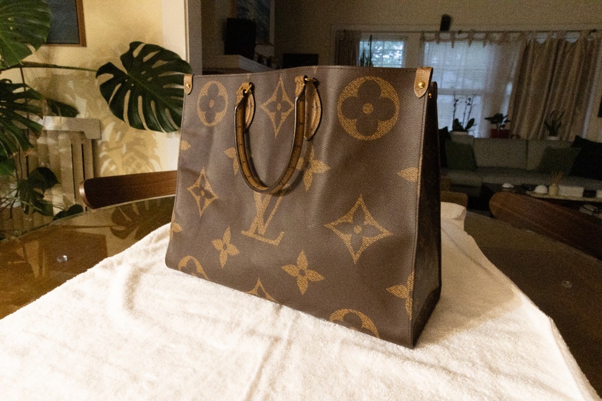 Louis Vuitton Monogram Giant Reverse OnTheGo GM View 3