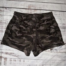 Athleta Camo Farallon Shorts Green Size 4